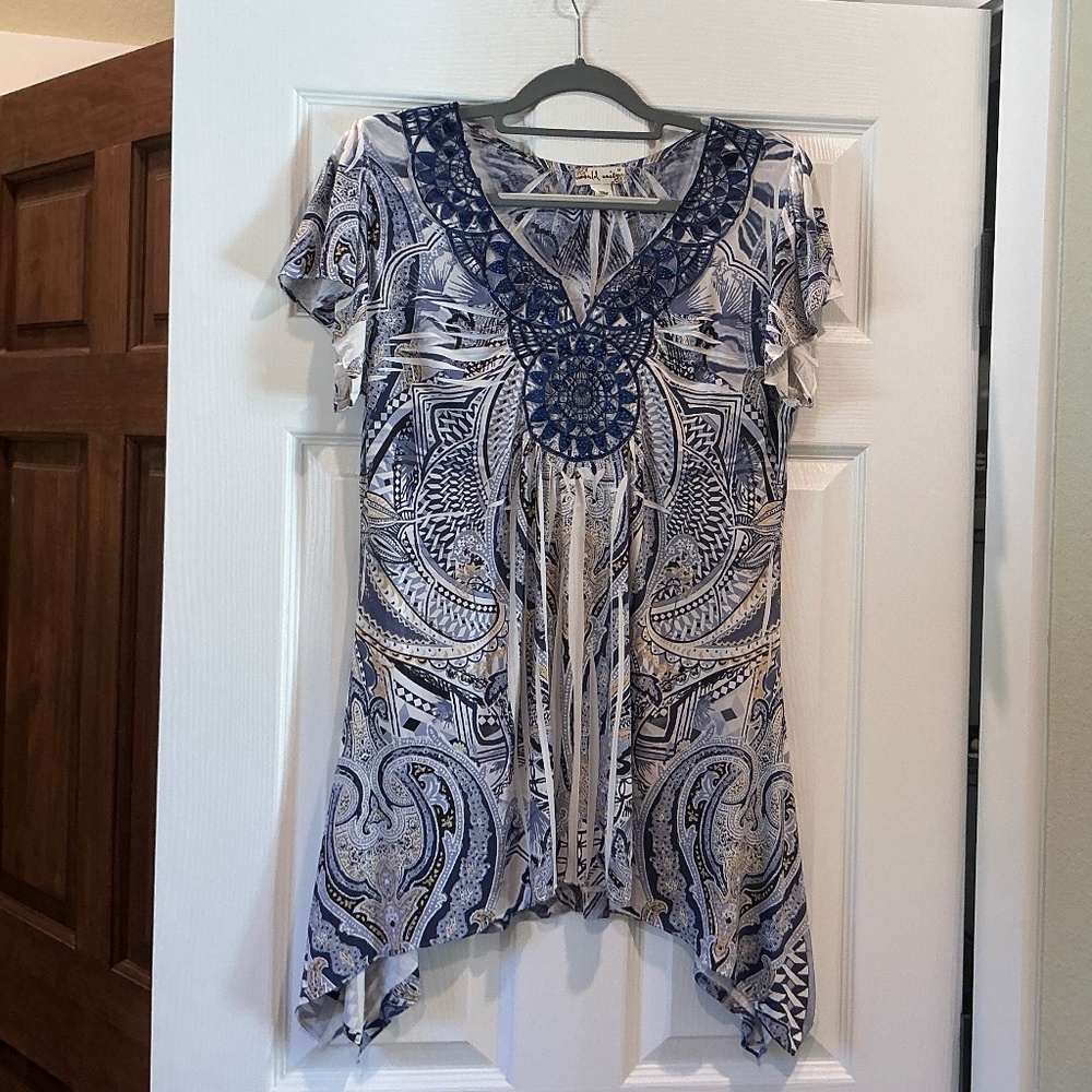 World Unity Shark Bite Multi Boho Top M